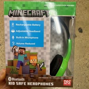 NWT Minecraft Bluetooth Kid Safe Headphones